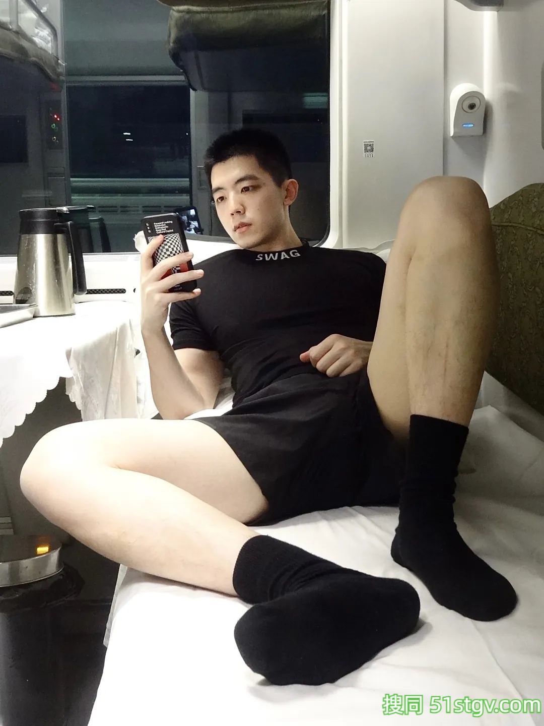 薄肌帅哥，正装更吸睛 - 51虹马