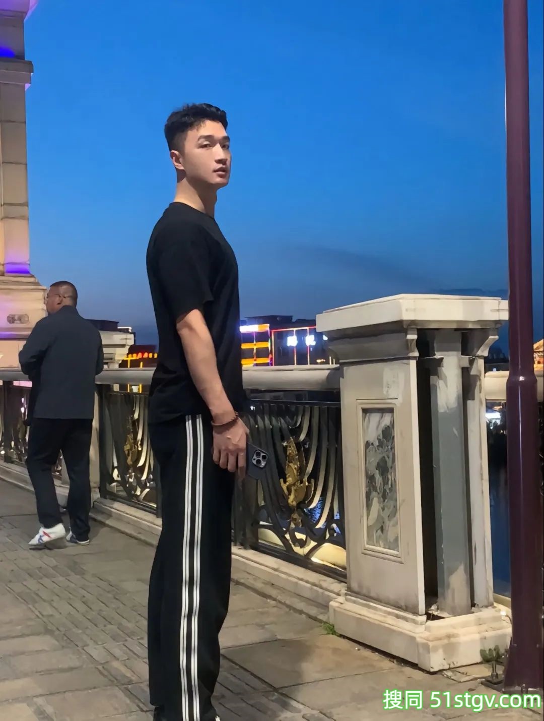 理想型男友，短发高个帅气 - 51虹马