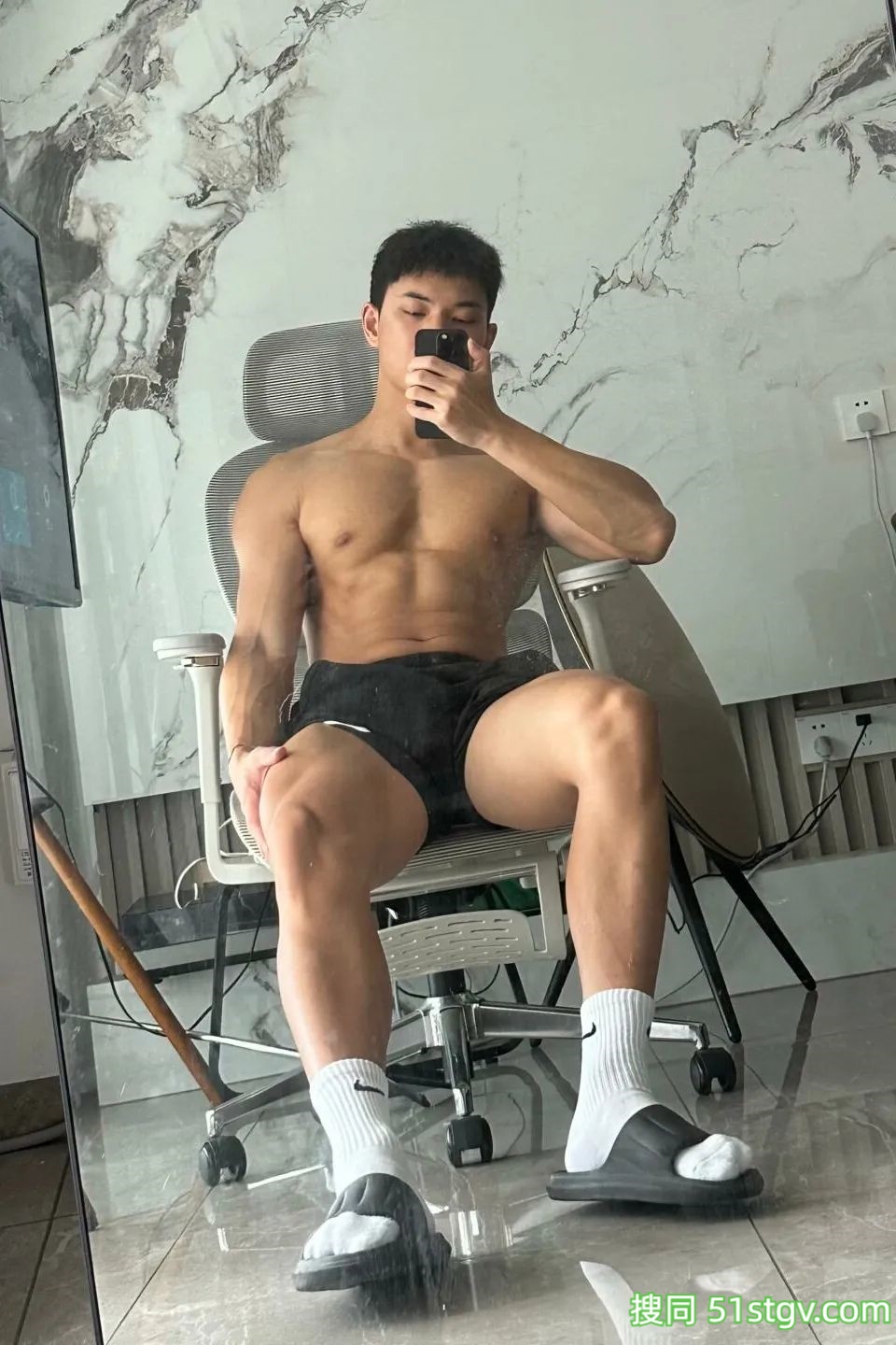 黑皮体育生zeyang - 51虹马