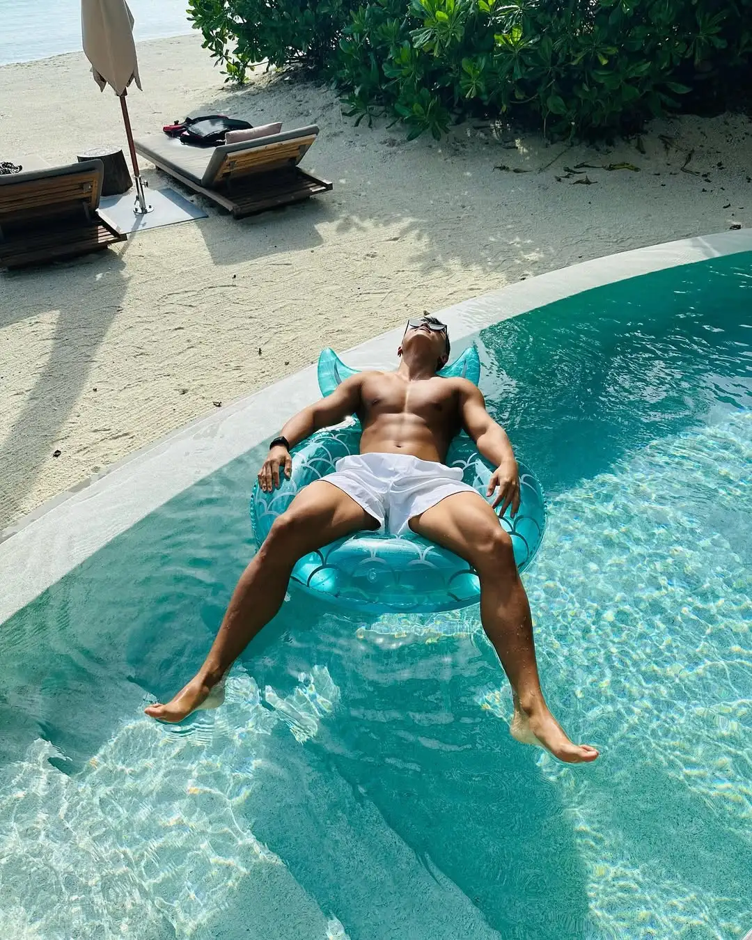 黑皮体育生，泡澡 - 51虹马