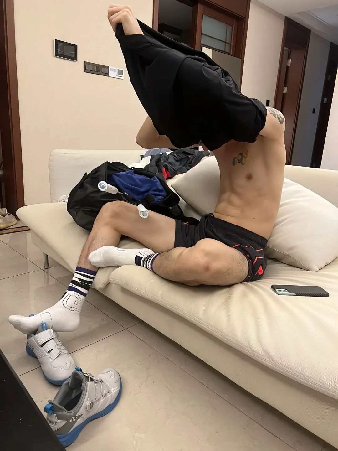 瘦瘦的腹肌帅哥，俊洋洋 - 51虹马