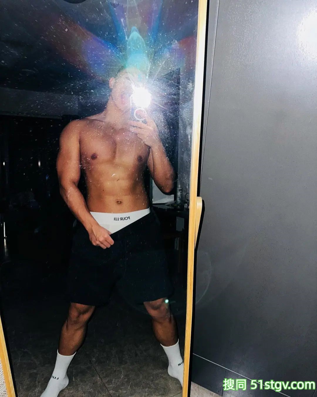 黑皮体育生，泡澡 - 51虹马