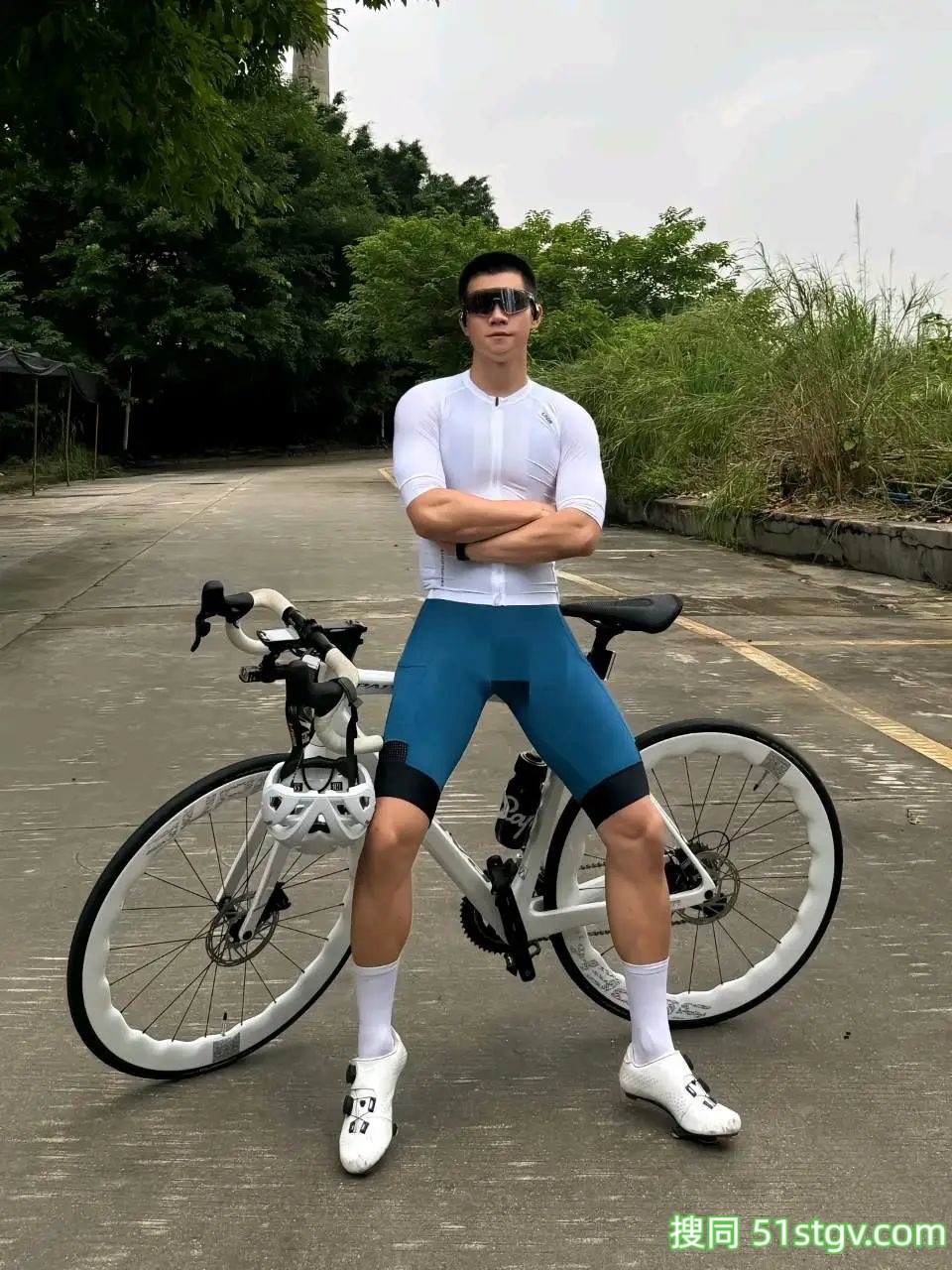 骑行的聪哥啊，身材是真好 - 51虹马