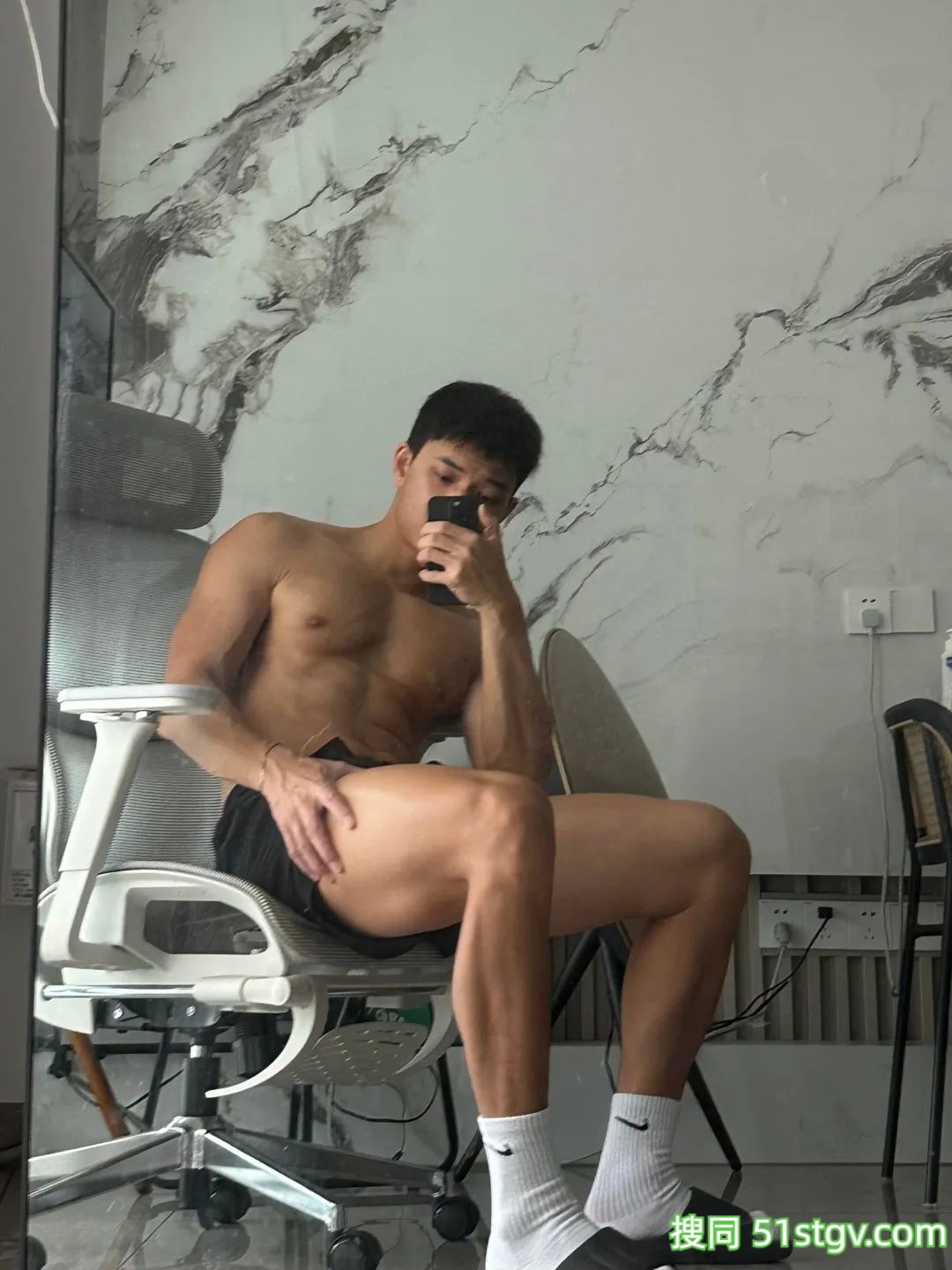 黑皮体育生zeyang - 51虹马