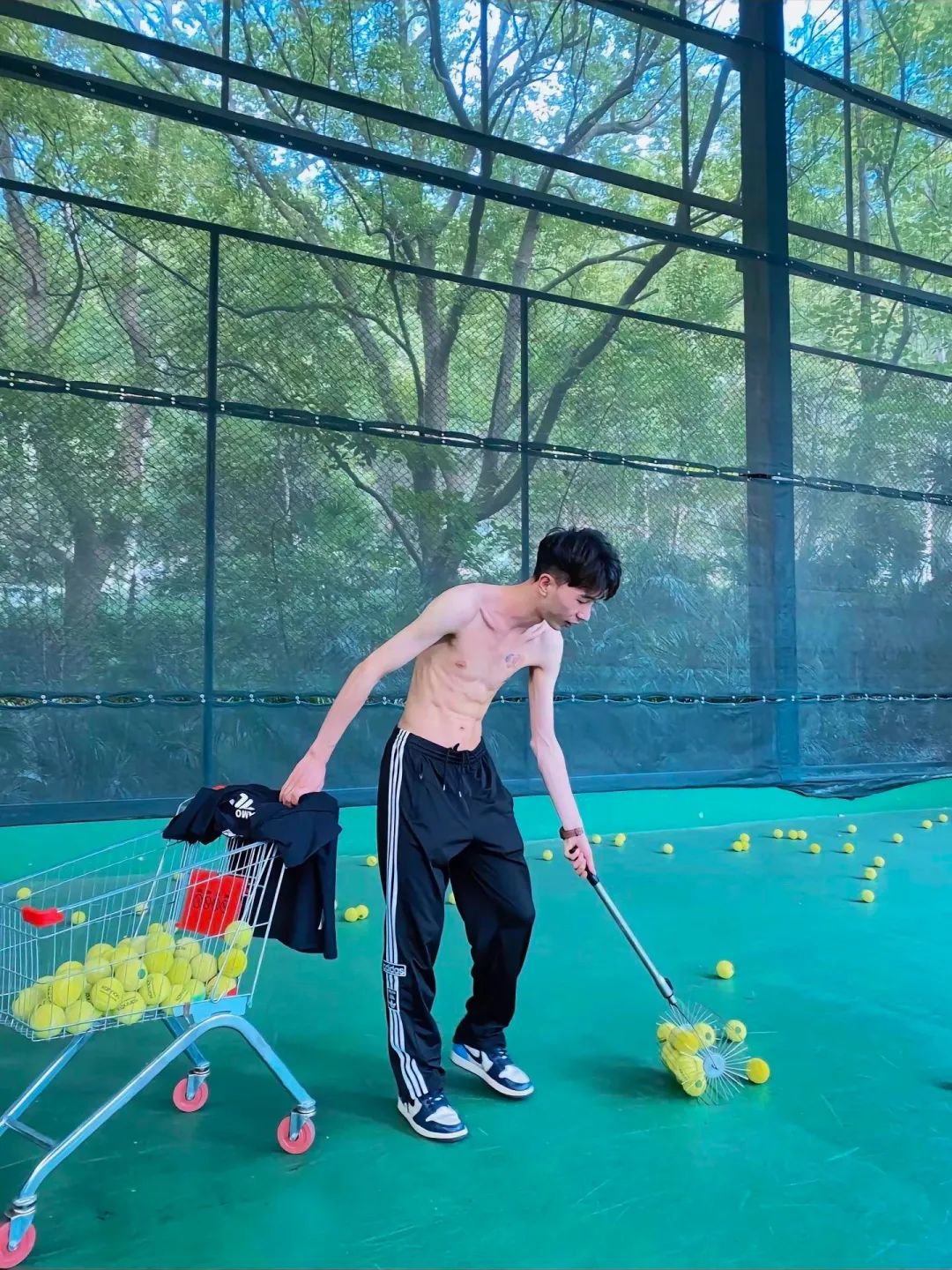 瘦瘦的腹肌帅哥，俊洋洋 - 51虹马