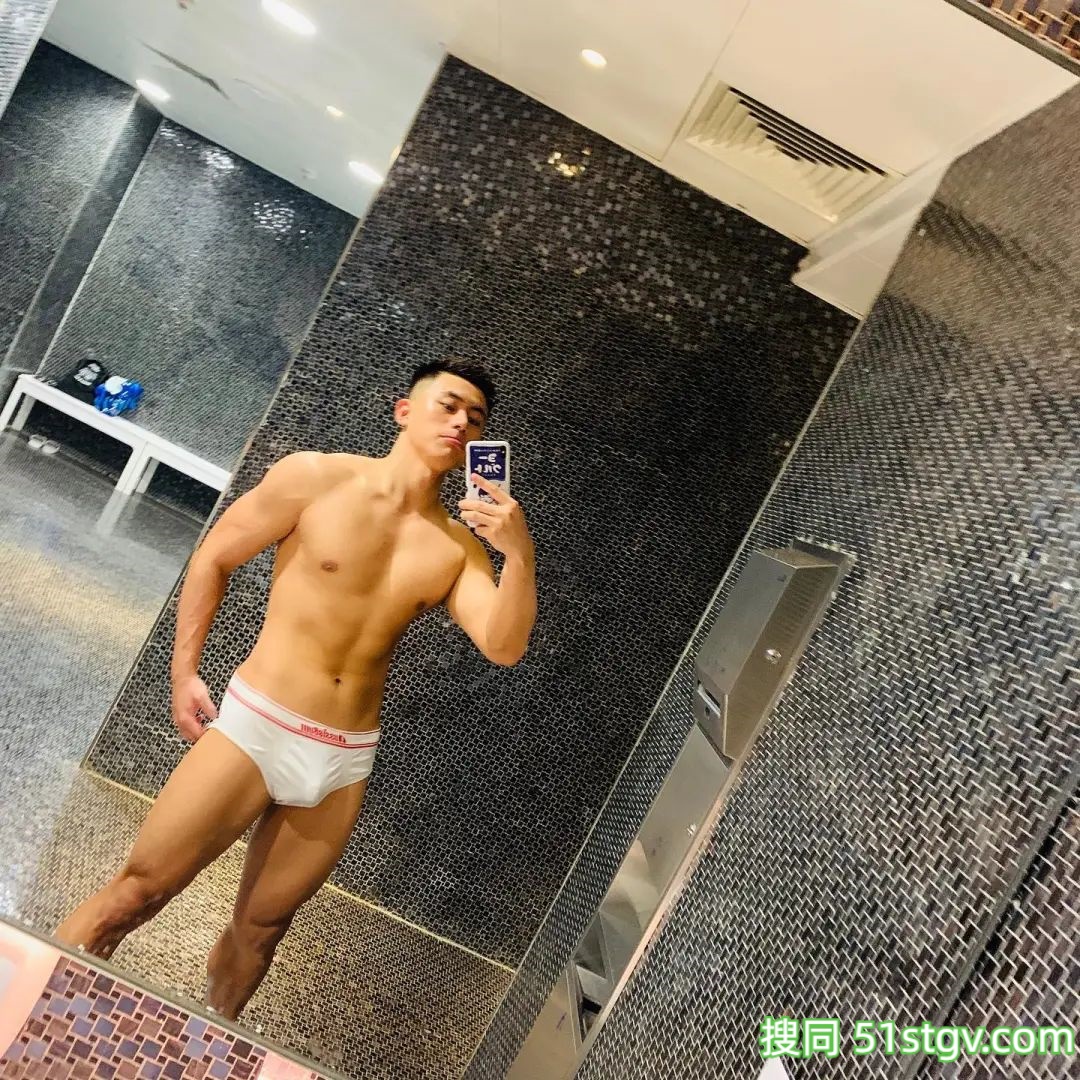 黑皮体育生，泡澡 - 51虹马