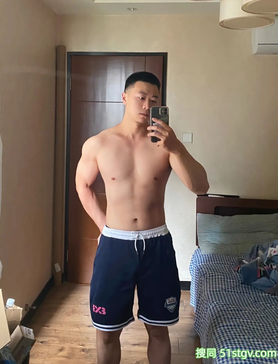 四川的寸头帅哥，大不列dian - 51虹马