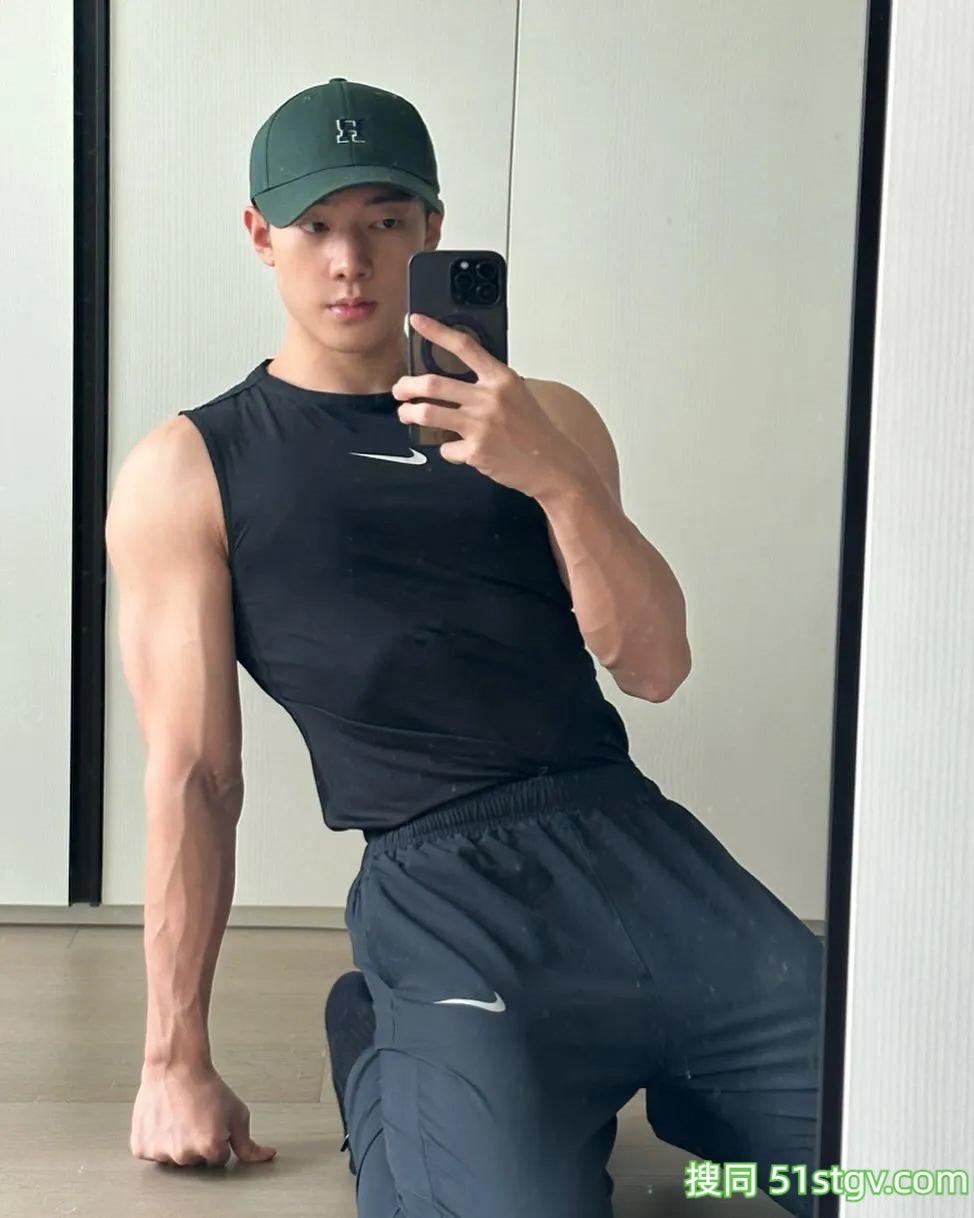 帅哥那迷人的眼神，让人陷入爱河 - 51虹马