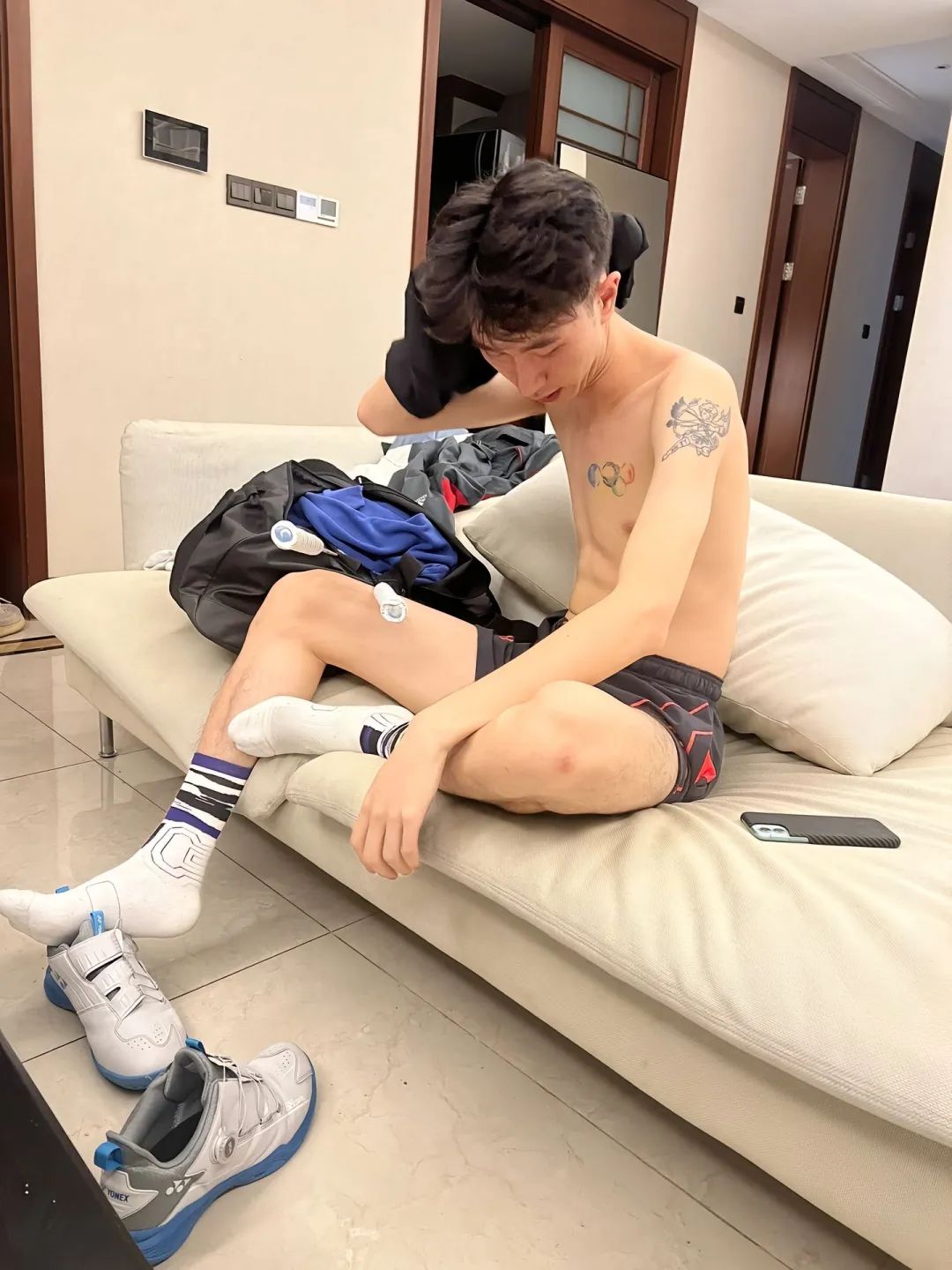 瘦瘦的腹肌帅哥，俊洋洋 - 51虹马