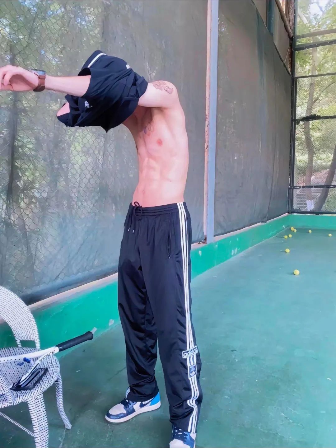 瘦瘦的腹肌帅哥，俊洋洋 - 51虹马