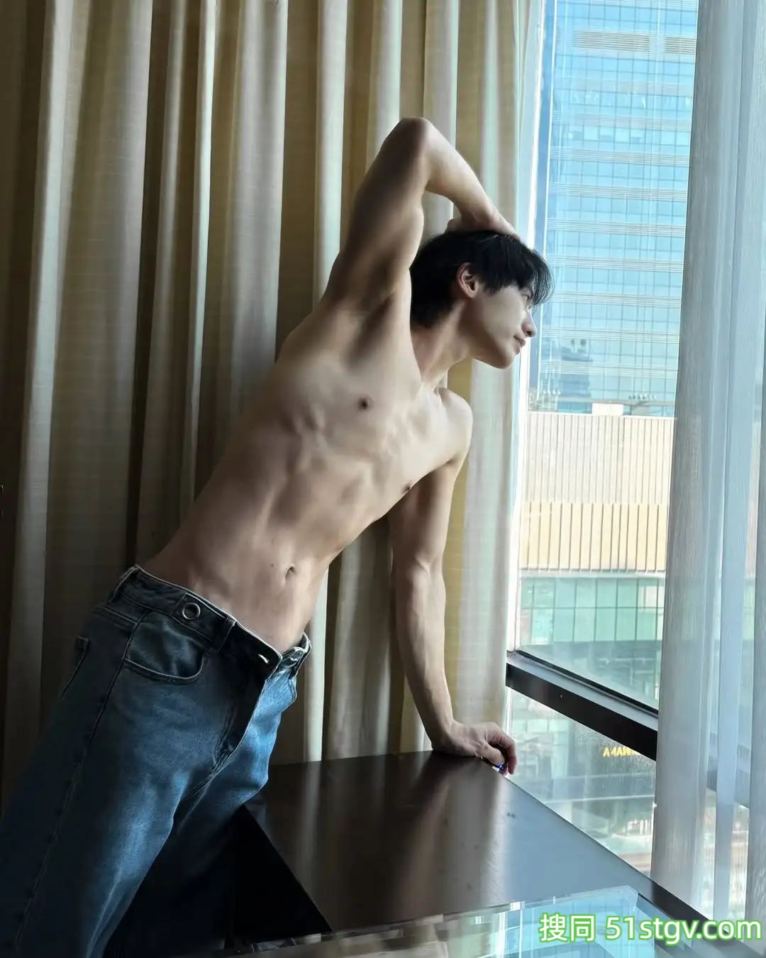 长腿男模 - 51虹马