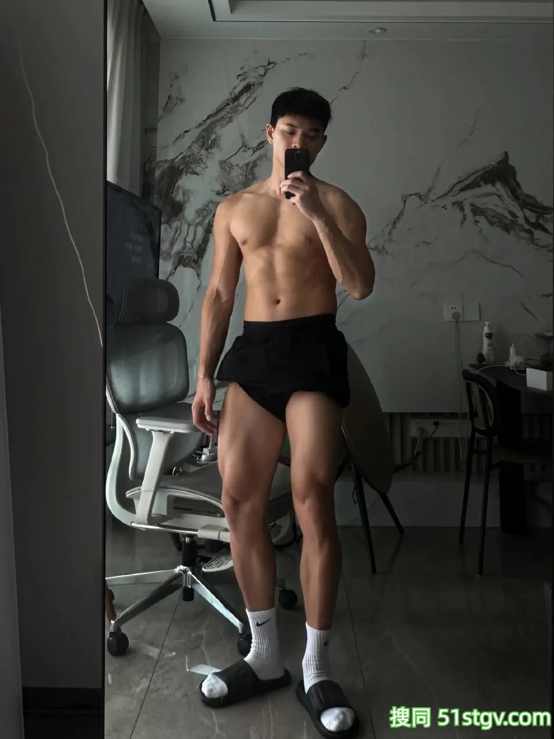 黑皮体育生zeyang - 51虹马