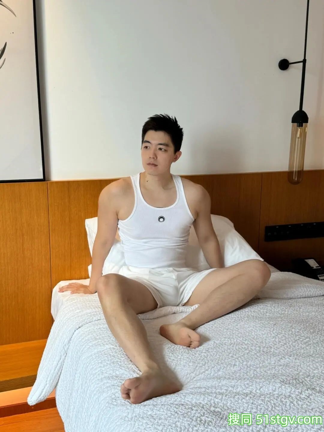 薄肌帅哥，正装更吸睛 - 51虹马