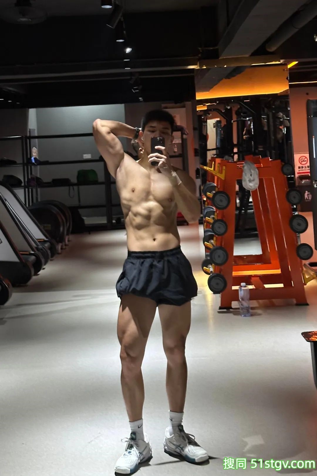 黑皮体育生zeyang - 51虹马