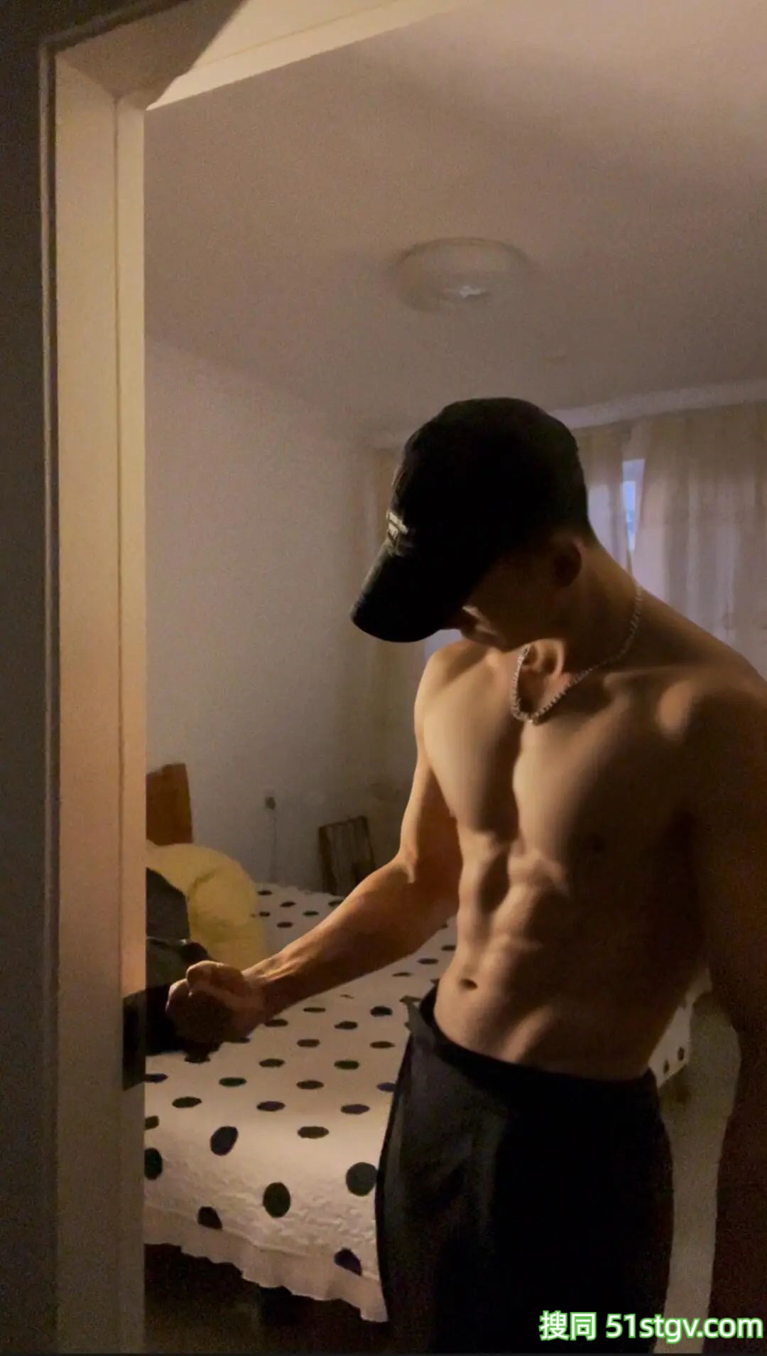 山东男友强壮的背 - 51虹马