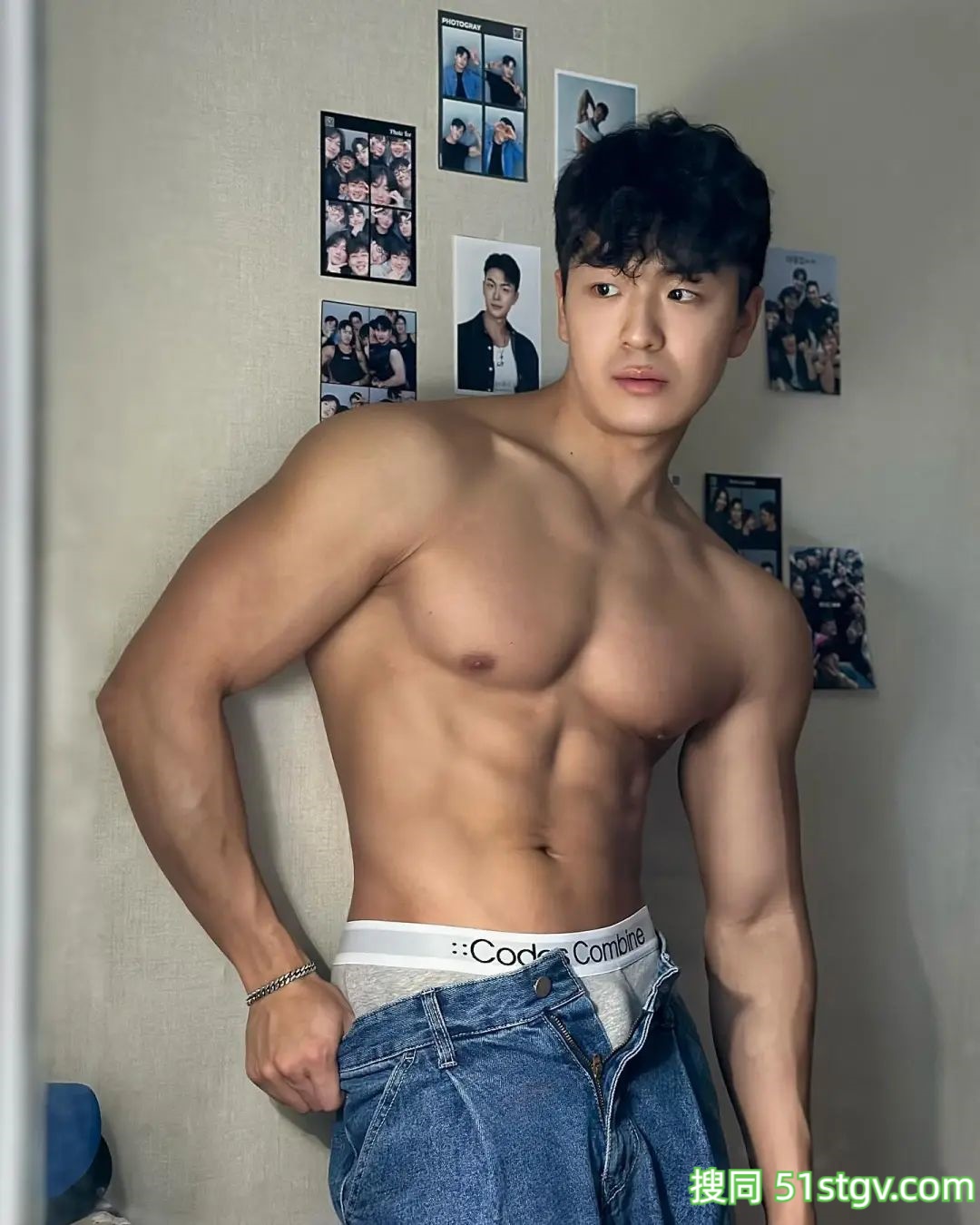 皮肤黝黑壮实的哥哥 - 51虹马