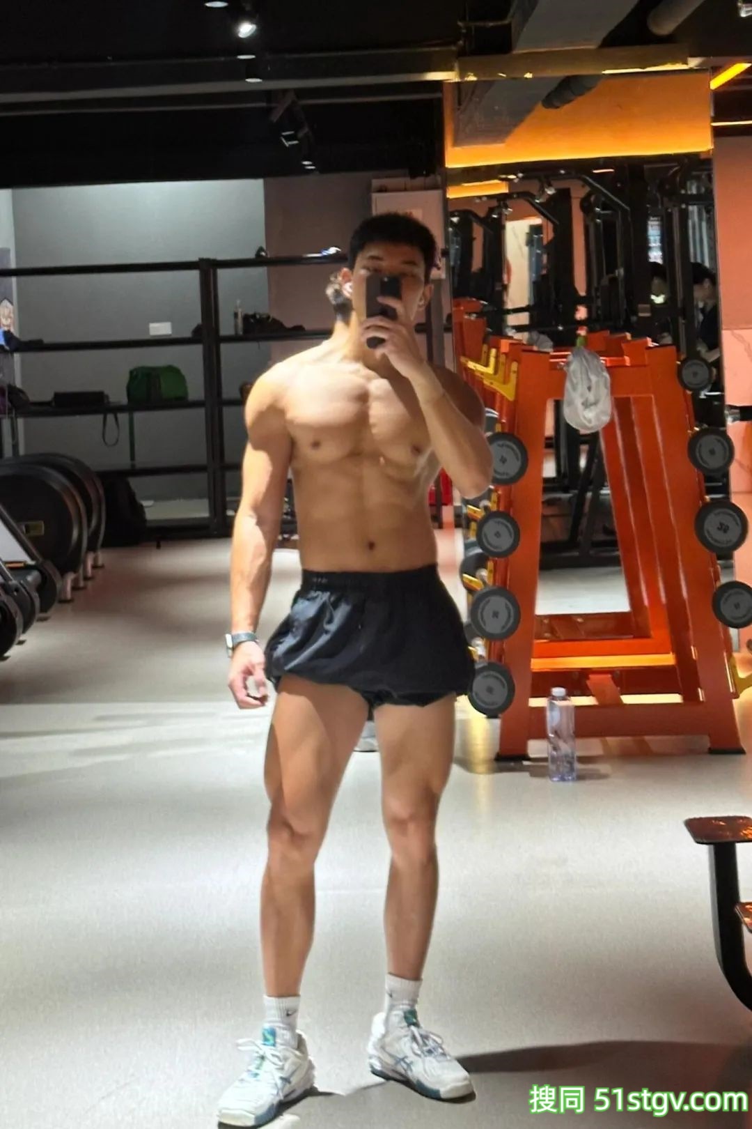 黑皮体育生zeyang - 51虹马