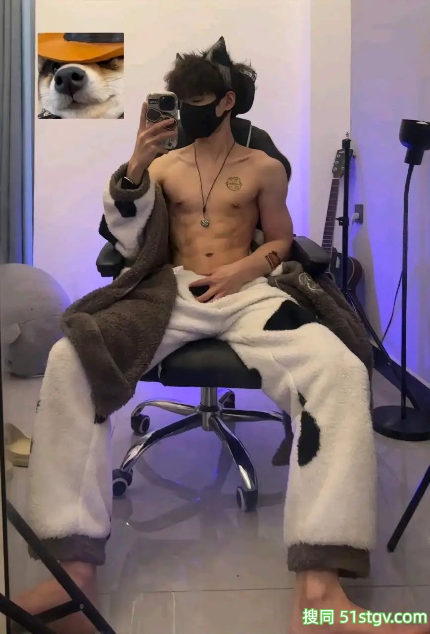 湖南的毅晨，小奶狗帅哥，对镜自拍 - 51虹马