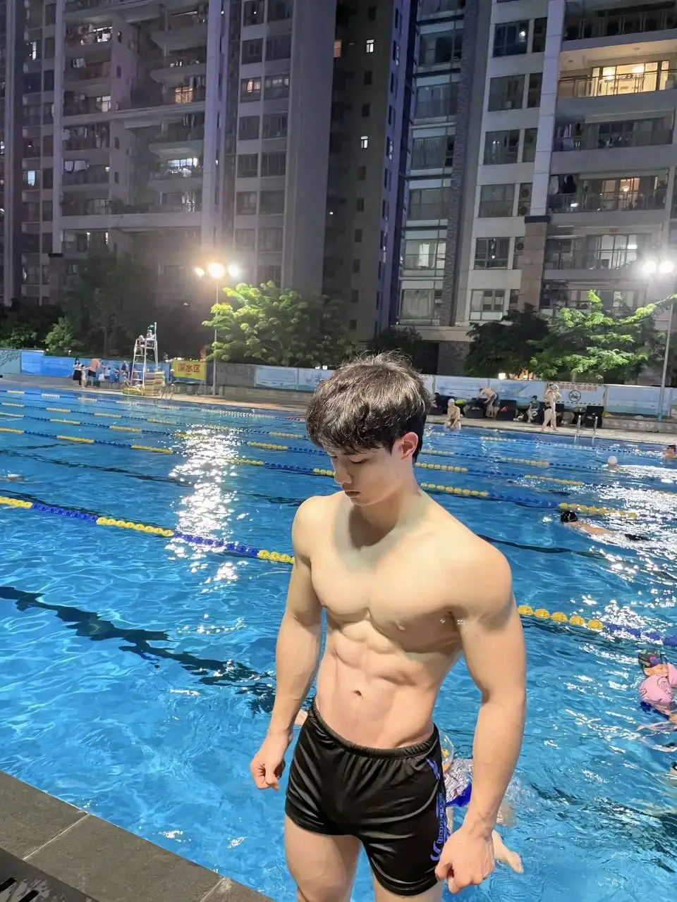 广东肌肉帅哥，大肥狗 - 51虹马