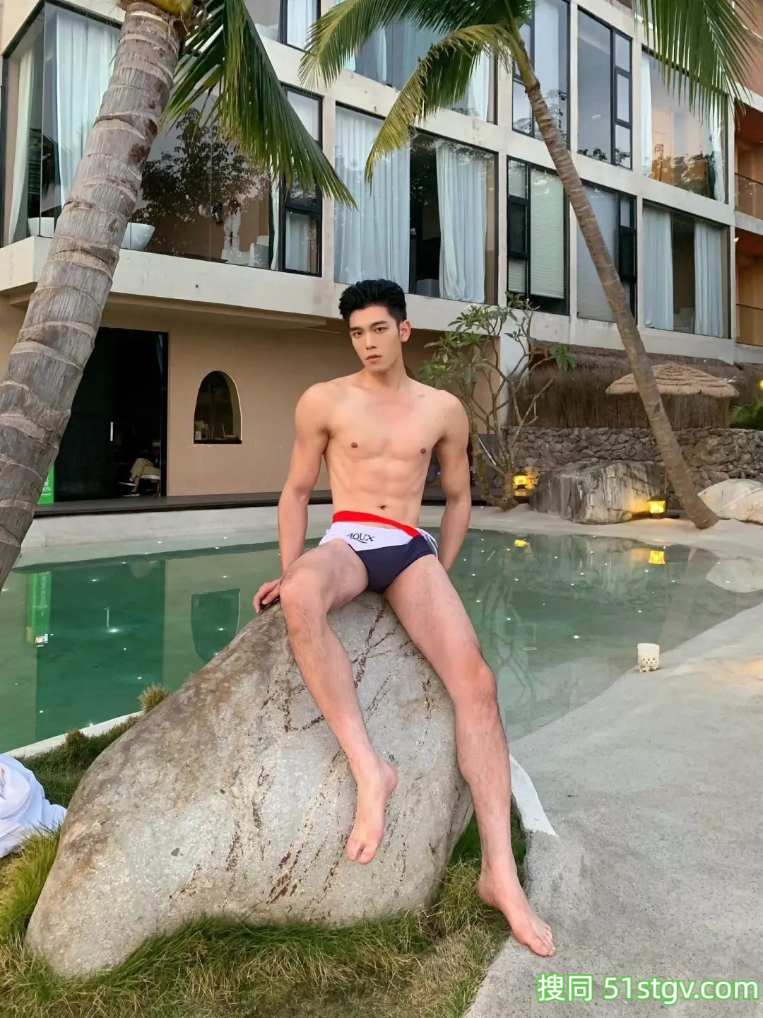 一个舞蹈老师，湾NAW - 51虹马