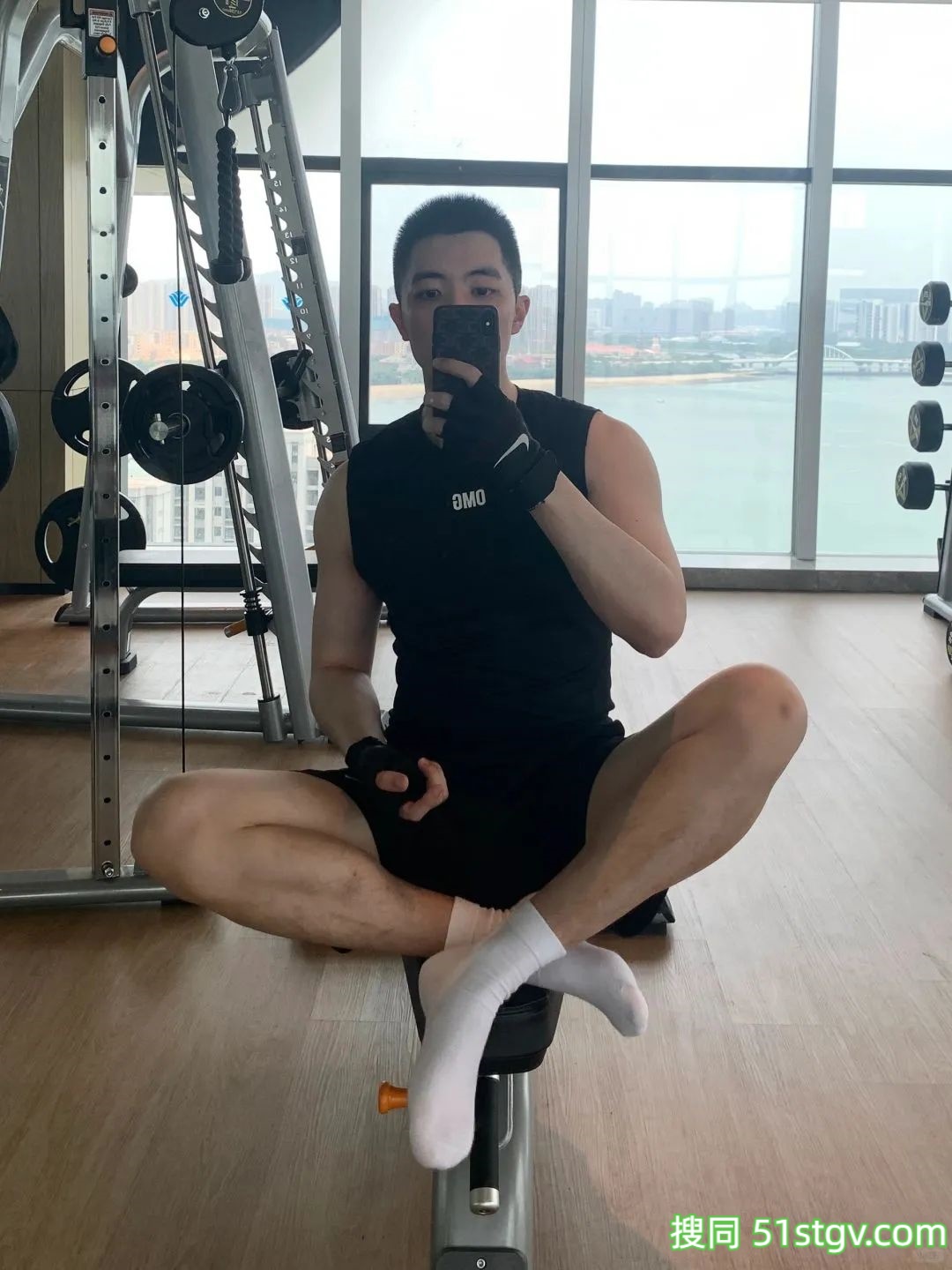 薄肌帅哥，正装更吸睛 - 51虹马