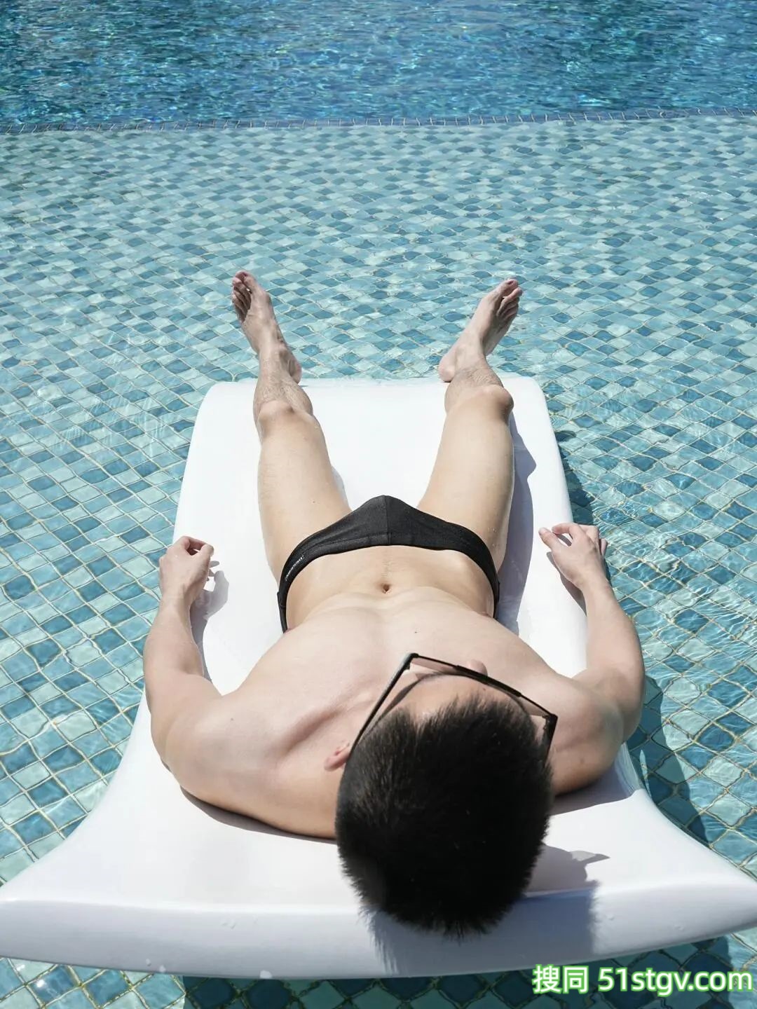 上海的舟舟，游泳池系列 - 51虹马