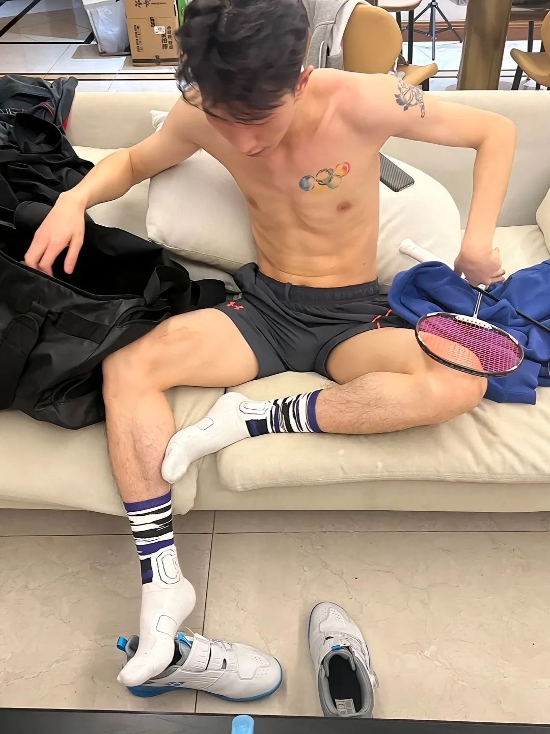 瘦瘦的腹肌帅哥，俊洋洋 - 51虹马