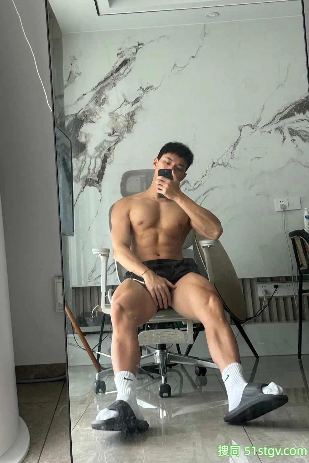 黑皮体育生zeyang - 51虹马