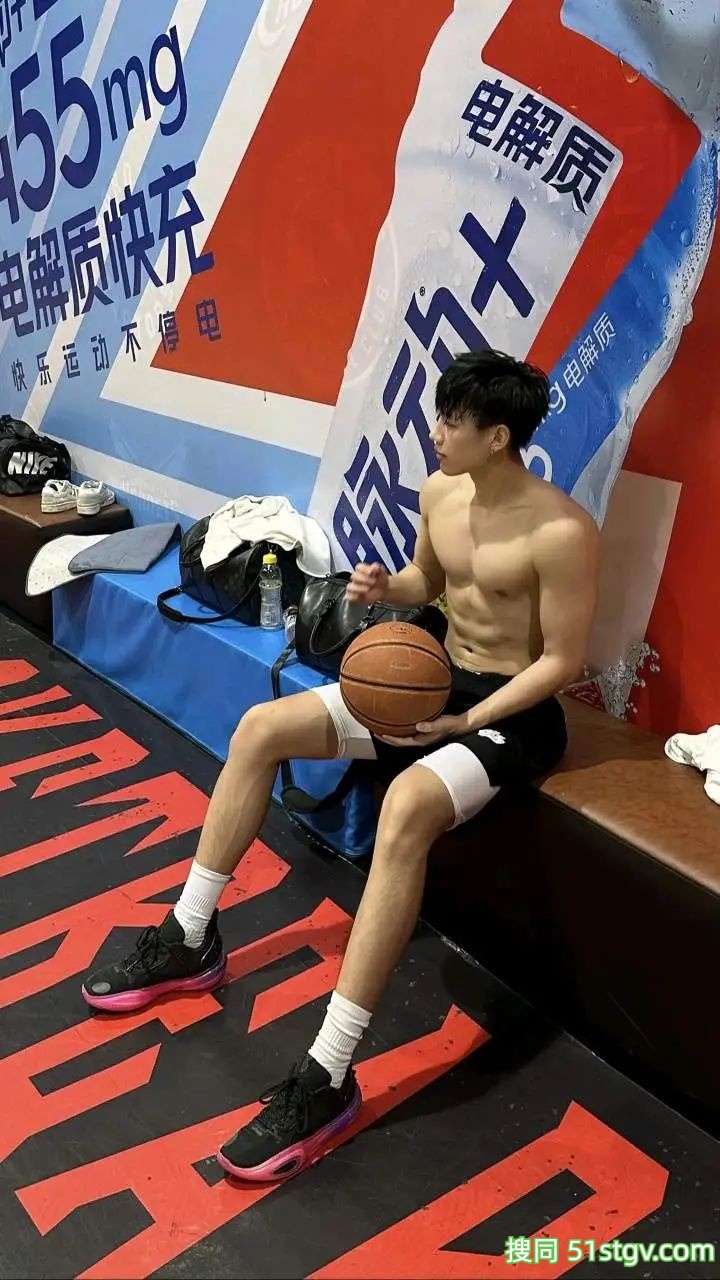 188CM长腿篮球帅哥，直男陈忱 - 51虹马