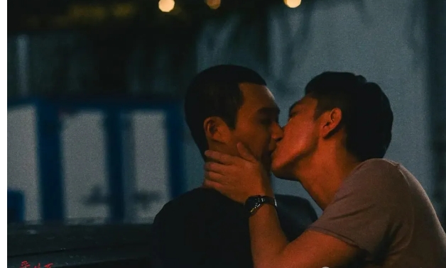 《爱作歹》影片以黑道题材为背景，讲述了小弟匏仔和大哥咪几之间复杂的爱情故事。 - 51虹马