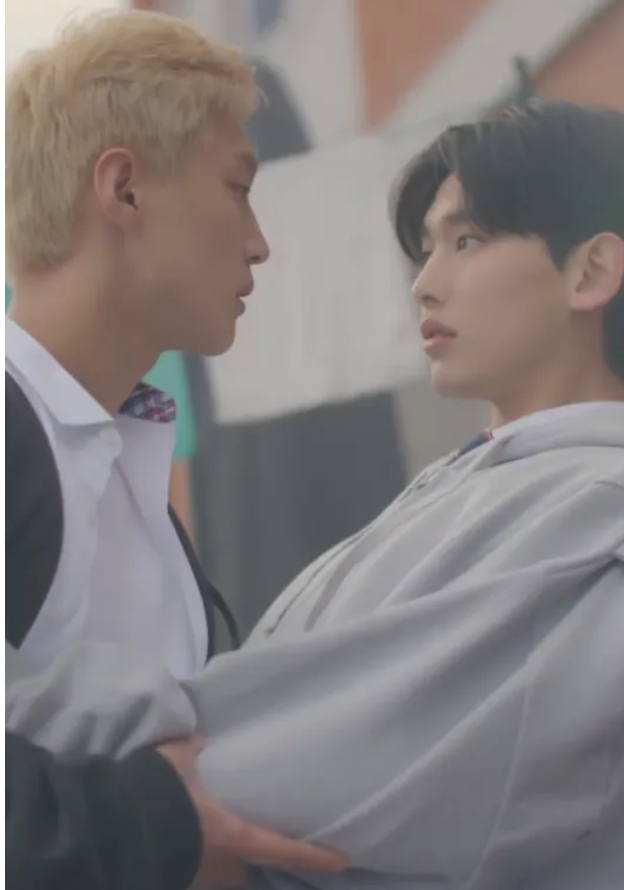 《夏日靛蓝》故事讲述柔道队相互暗恋的故事-51虹马