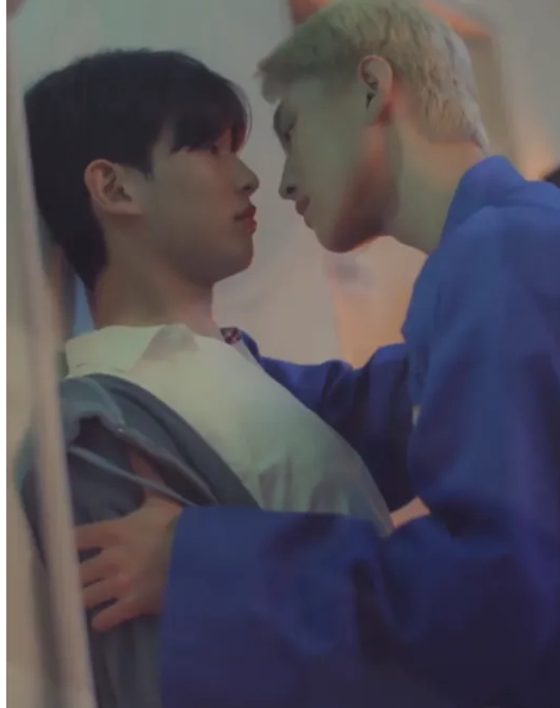 《夏日靛蓝》故事讲述柔道队相互暗恋的故事 - 51虹马 《夏日靛蓝》故事讲述柔道队相互暗恋的故事 - 51虹马