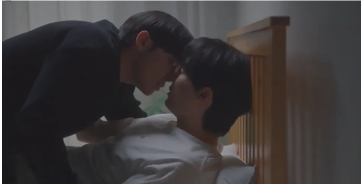 《穿格子衬衫的男人》故事讲述一段由格子衬衫引发的爱情。-51虹马