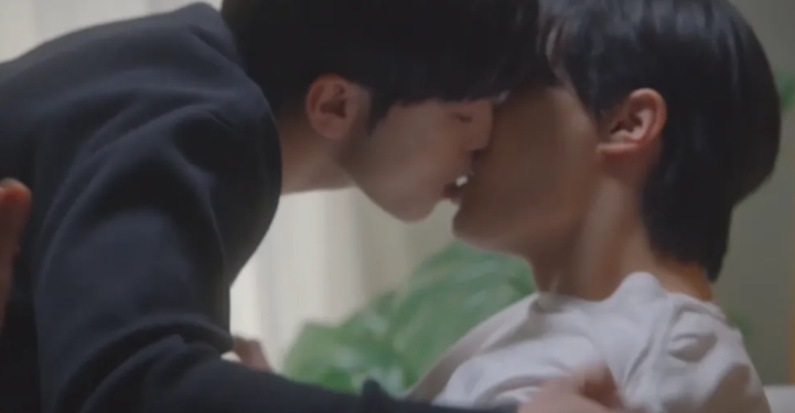 《穿格子衬衫的男人》故事讲述一段由格子衬衫引发的爱情。 - 51虹马