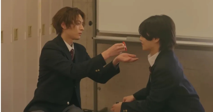 《我的男朋友想对我们的关系保密》讲述一段校园恋爱，自卑攻x校草受-51虹马