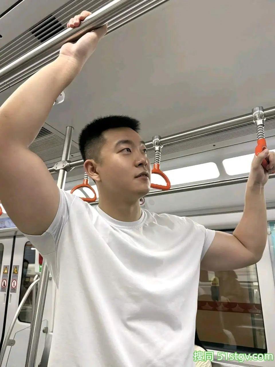 地铁遇到壮壮帅帅的小哥哥 - 51虹马