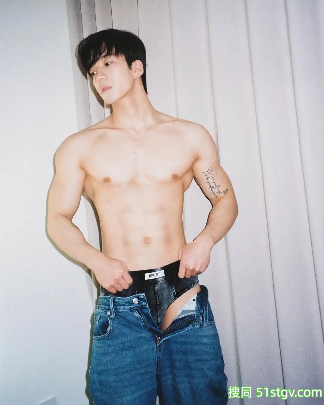 白皮壮壮的小哥哥 - 51虹马