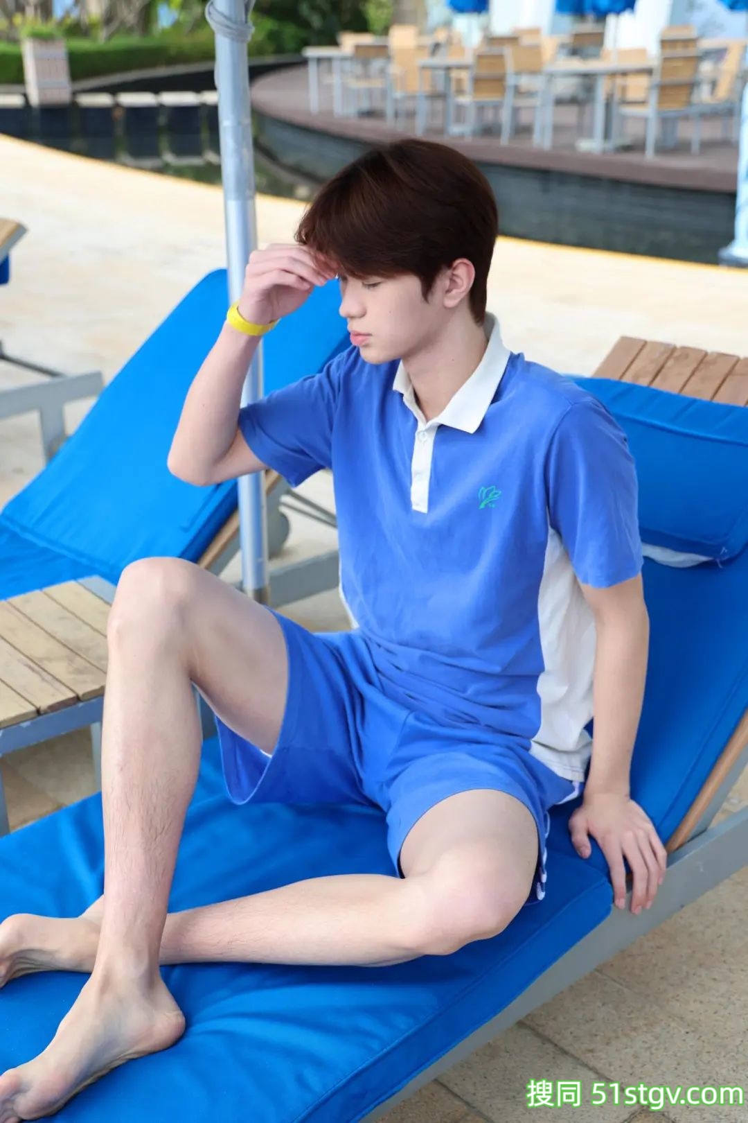 191CM穿足球服的男大，腿好长 - 51虹马