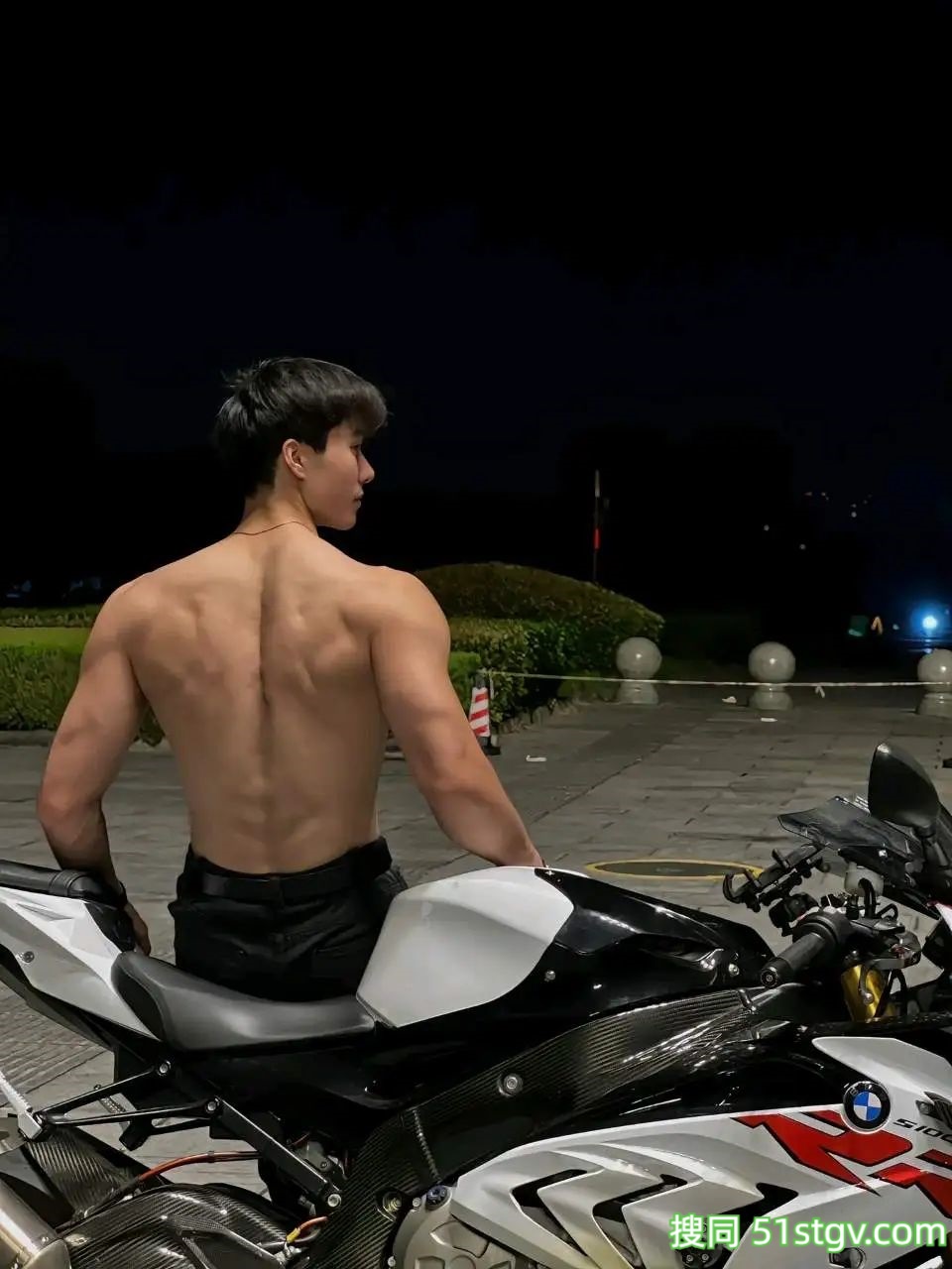 机车男孩，宽肩窄腰 - 51虹马