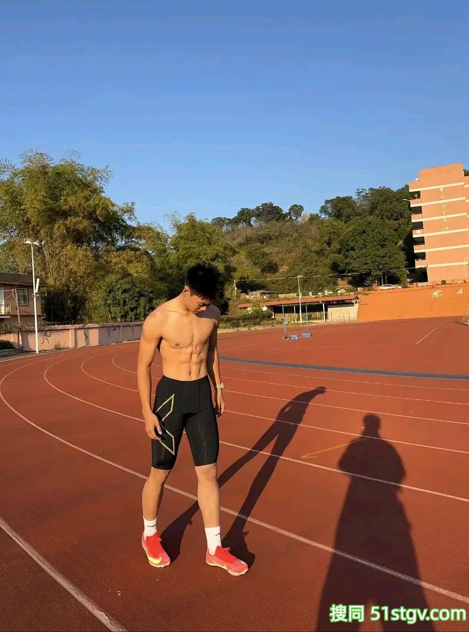 体育生的训练日常 - 51虹马