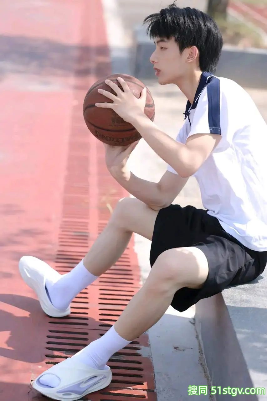 青纯帅气男大，小昊同学 - 51虹马