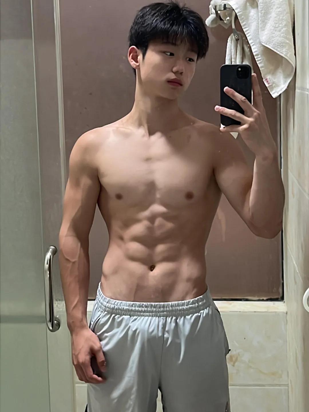 童颜巨肌，帅帅的小哥哥，还是运动员 - 51虹马