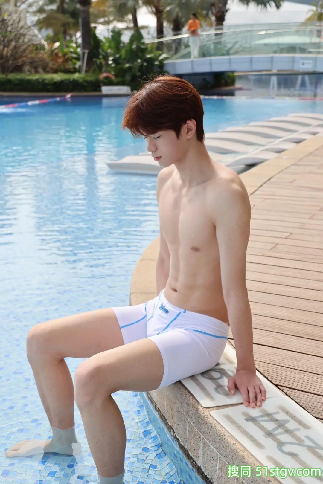 191CM穿足球服的男大，腿好长 - 51虹马