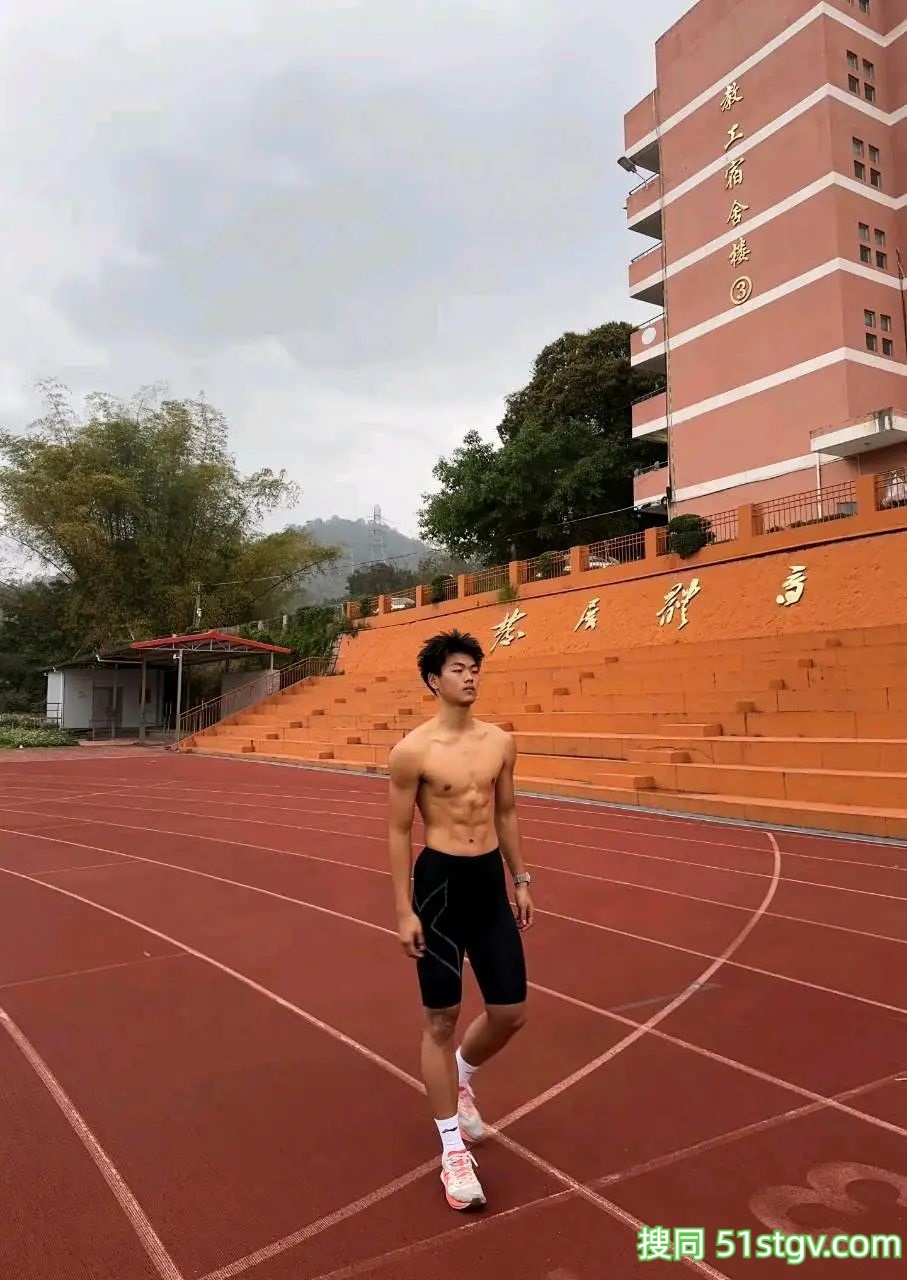 体育生的训练日常 - 51虹马