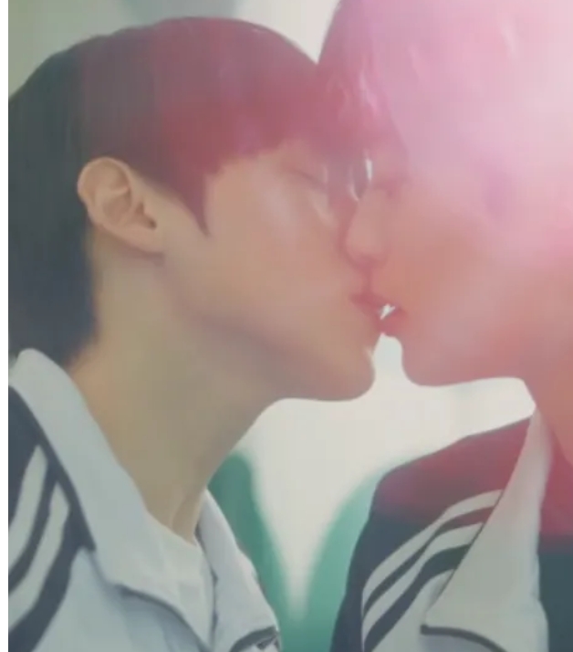 《寄宿学校禁止恋爱》校园纯爱故事，霸道富二代x可怜复读学霸 - 51虹马