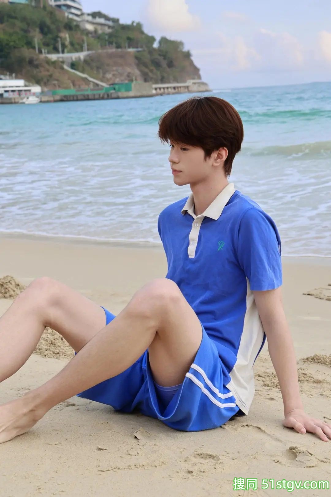 191CM穿足球服的男大，腿好长 - 51虹马