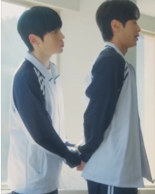 《寄宿学校禁止恋爱》校园纯爱故事，霸道富二代x可怜复读学霸-51虹马