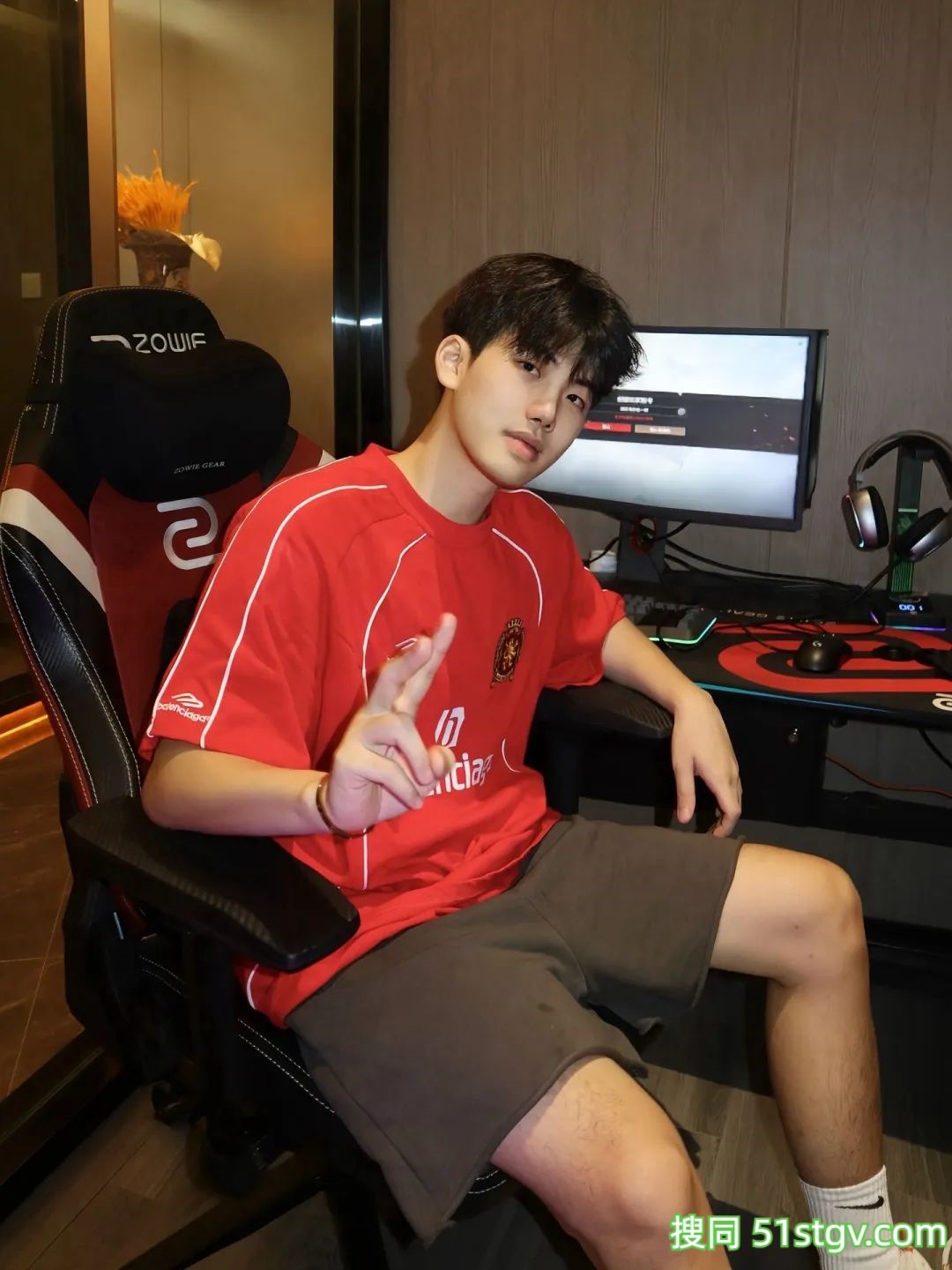 清秀薄肌帅哥，谈个这样的，你就老实了 - 51虹马