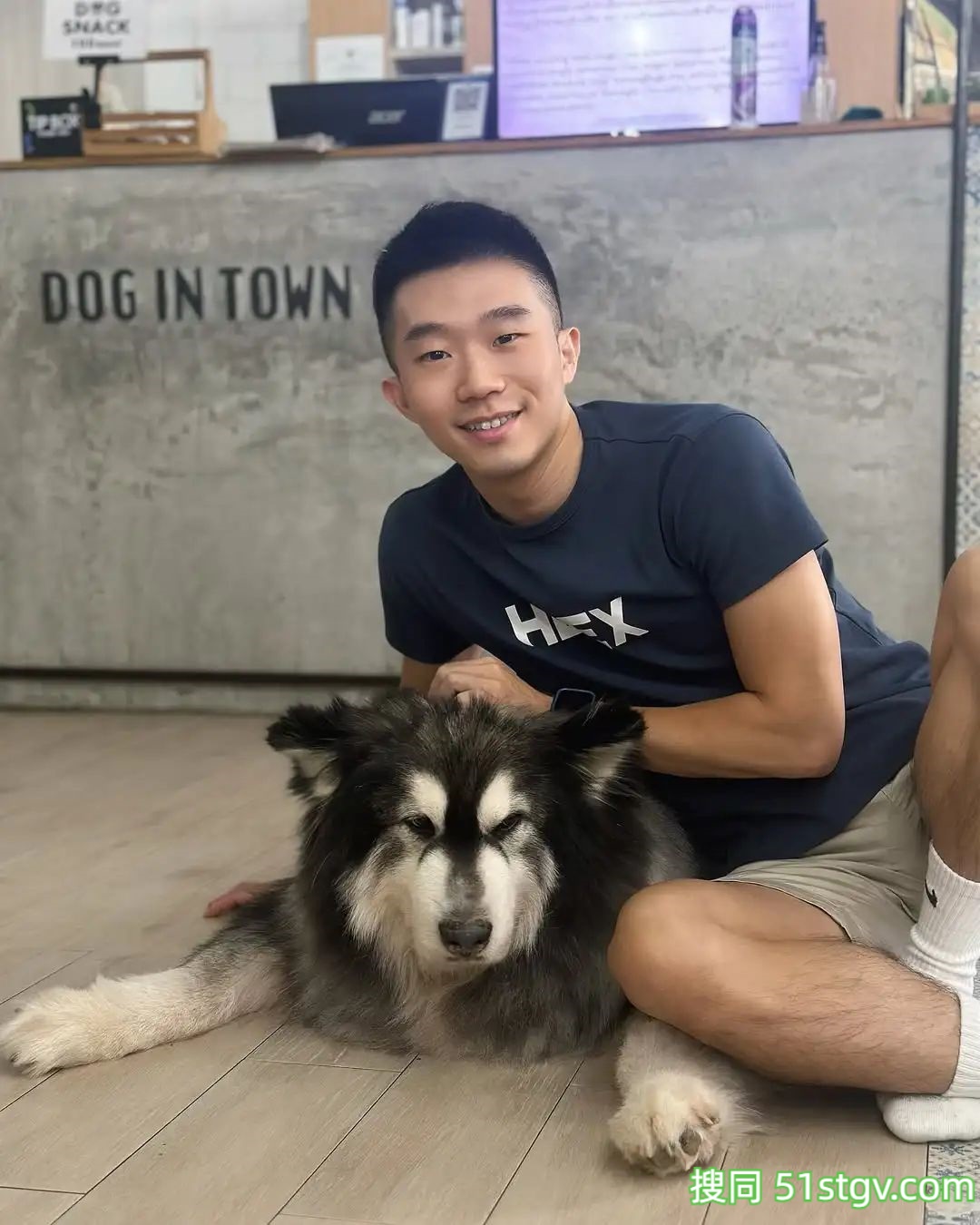 憨憨的阳光爱笑的男孩子 - 51虹马