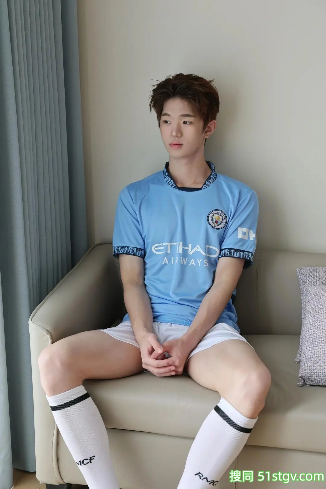 191CM穿足球服的男大，腿好长 - 51虹马